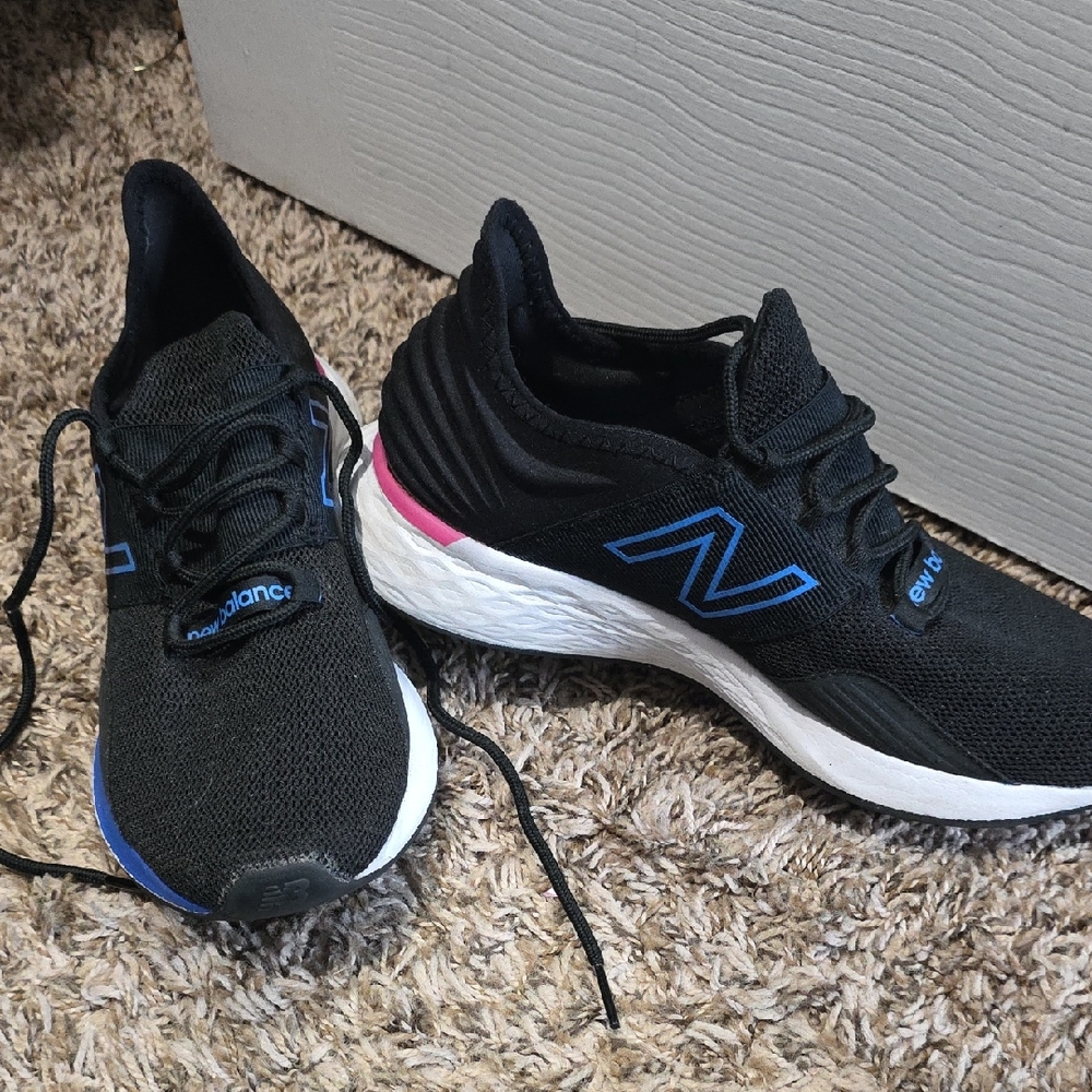 New Balance Women's Black and Blue Sneakers